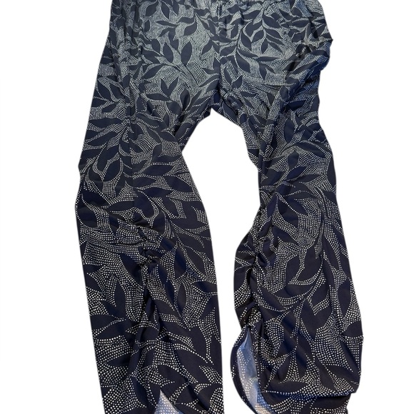 Susan Graver Navy and White Leaf Pattern Pull On Elastic Waist Genie Pants EUC - Picture 2 of 10